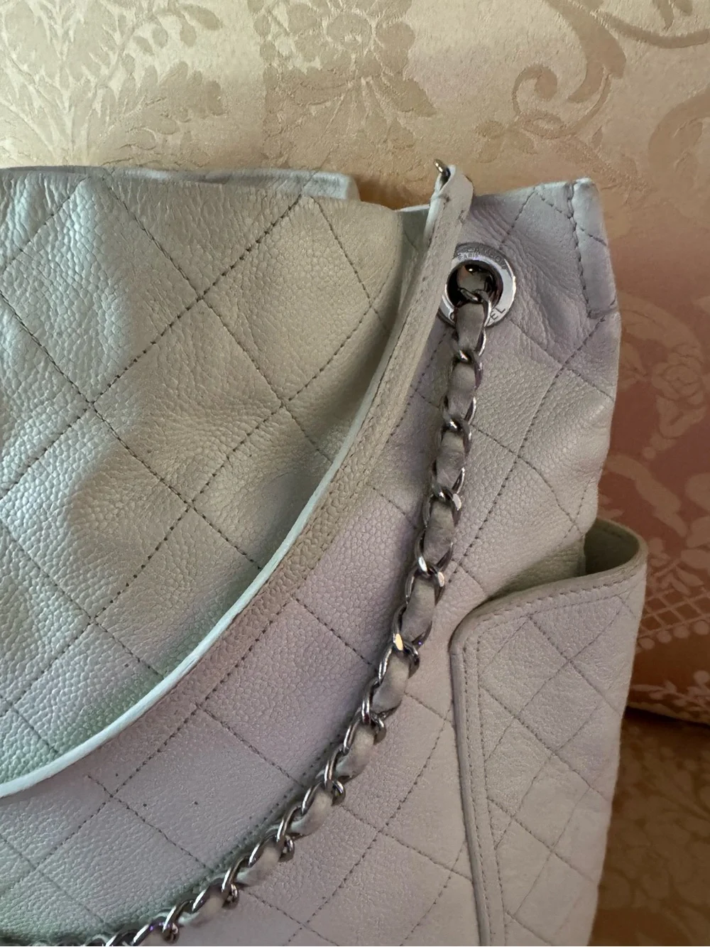CHANEL White Quilted Leather Chain Shoulder Tote